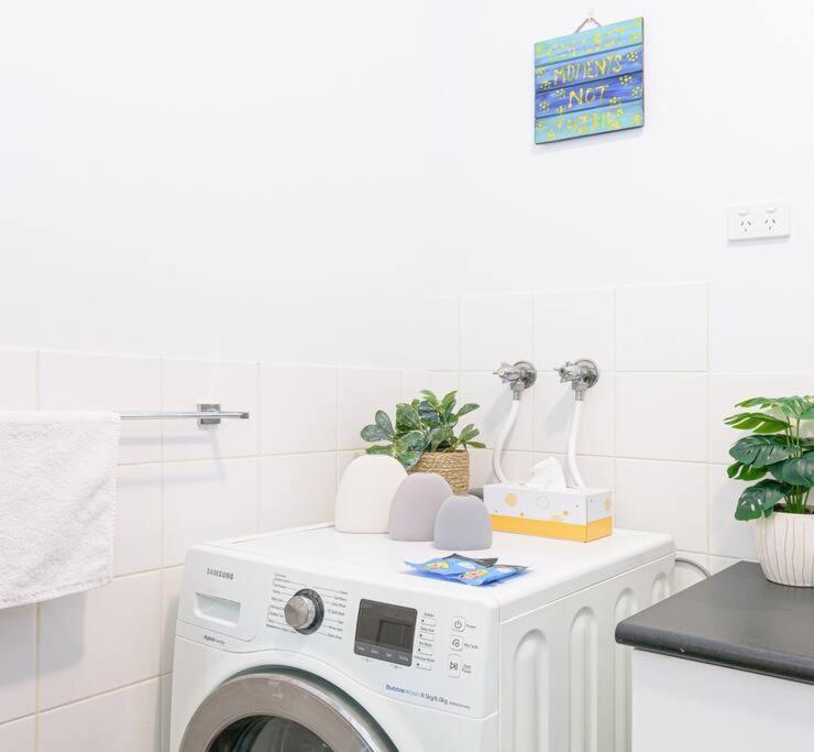 Cozy 1 Bedder In St Kilda With Balcony Leilighet Melbourne Eksteriør bilde
