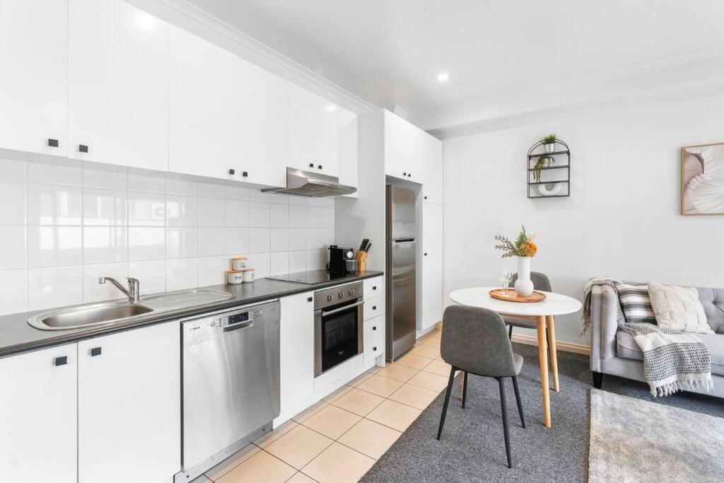 Cozy 1 Bedder In St Kilda With Balcony Leilighet Melbourne Eksteriør bilde