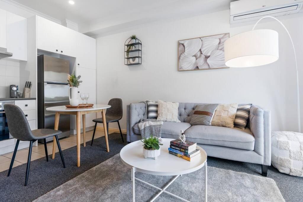 Cozy 1 Bedder In St Kilda With Balcony Leilighet Melbourne Eksteriør bilde