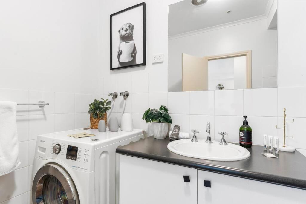 Cozy 1 Bedder In St Kilda With Balcony Leilighet Melbourne Eksteriør bilde