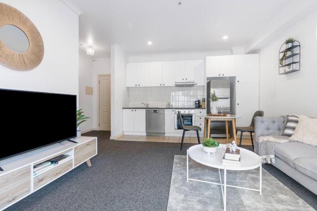 Cozy 1 Bedder In St Kilda With Balcony Leilighet Melbourne Eksteriør bilde