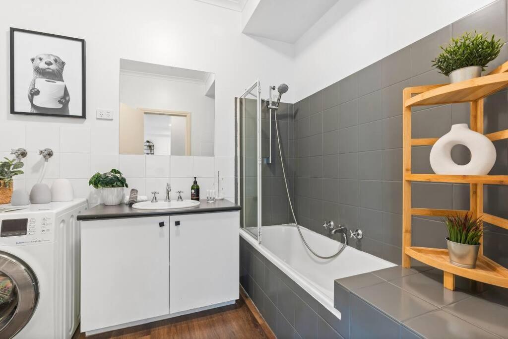 Cozy 1 Bedder In St Kilda With Balcony Leilighet Melbourne Eksteriør bilde