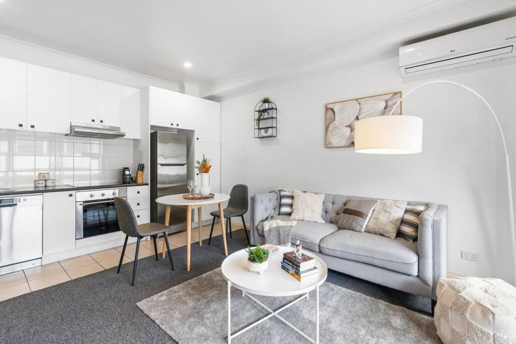 Cozy 1 Bedder In St Kilda With Balcony Leilighet Melbourne Eksteriør bilde